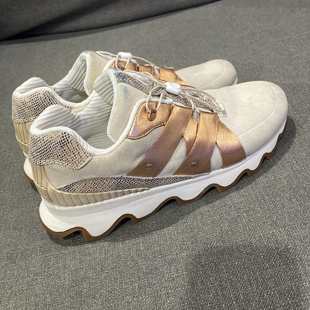Sorel Kinetic Speed Scallop Suede Beige with Rose Gold